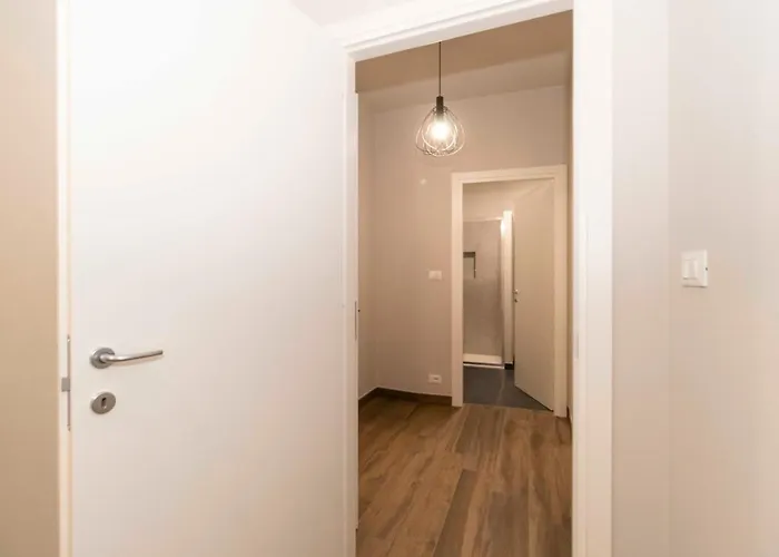 Guesthost - Roomy And Cozy Lingotto *