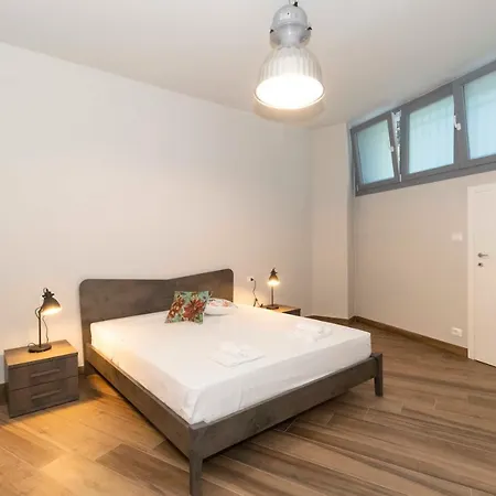 Guesthost - Roomy And Cozy Lingotto Turijn