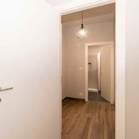 Guesthost - Roomy And Cozy Lingotto *